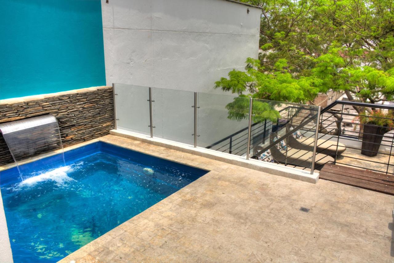 Casa De Leda, A Kali Hotel Санта Марта Екстериор снимка A pool in a private home