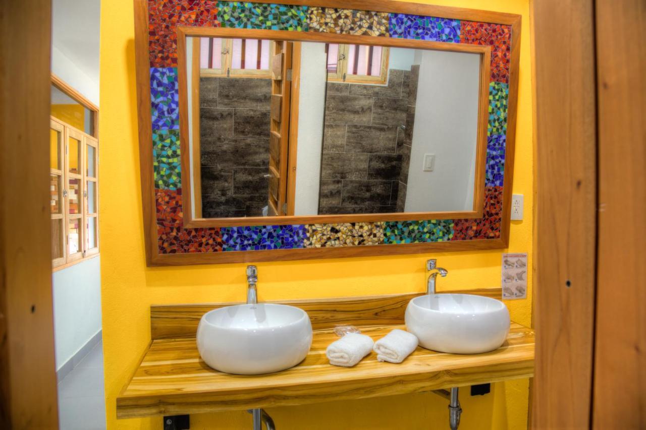 Casa De Leda, A Kali Hotel Санта Марта Екстериор снимка Bathroom in the hotel