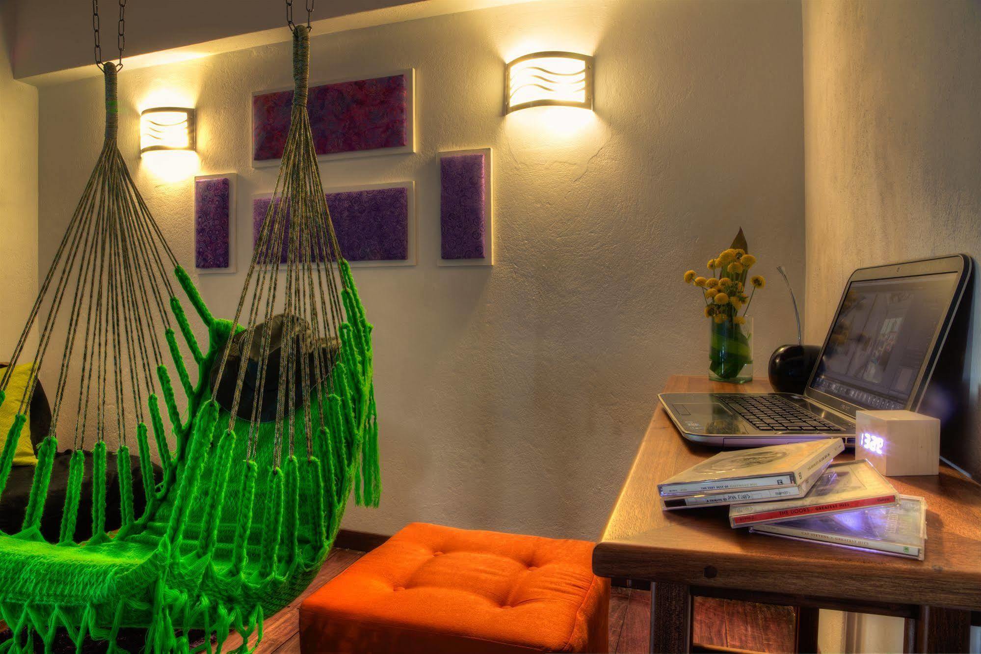 Casa De Leda, A Kali Hotel Санта Марта Екстериор снимка A modern hammock chair