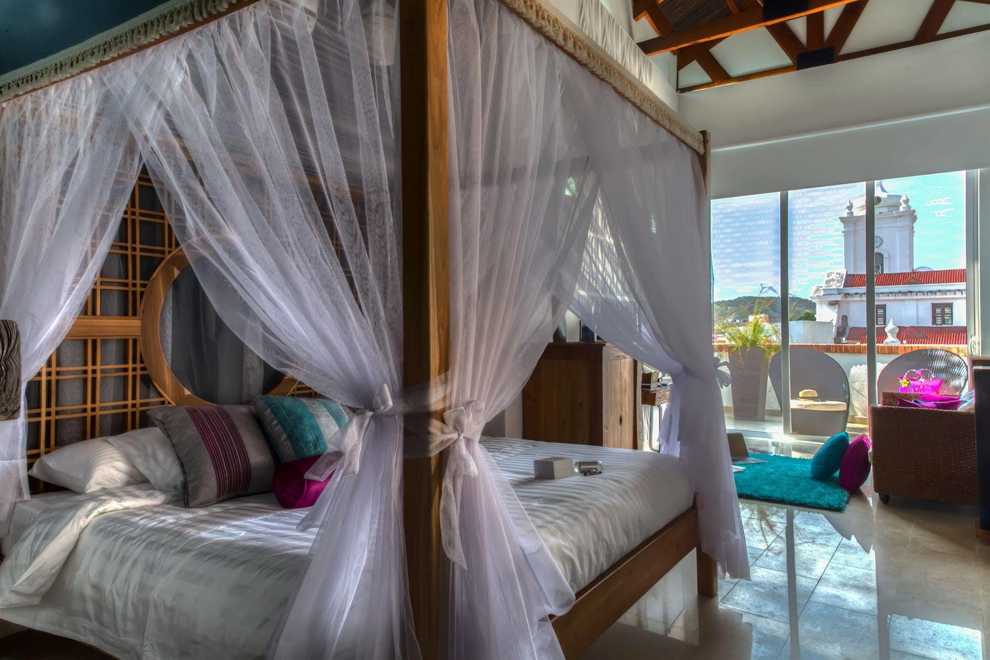 Casa De Leda, A Kali Hotel Санта Марта Екстериор снимка A canopy bed
